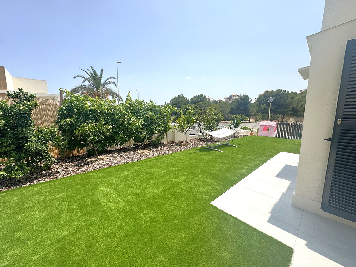Resale - 3 Bedroom 2 Bathroom Villa in Orihuela Costa - La Zenia - Alicante