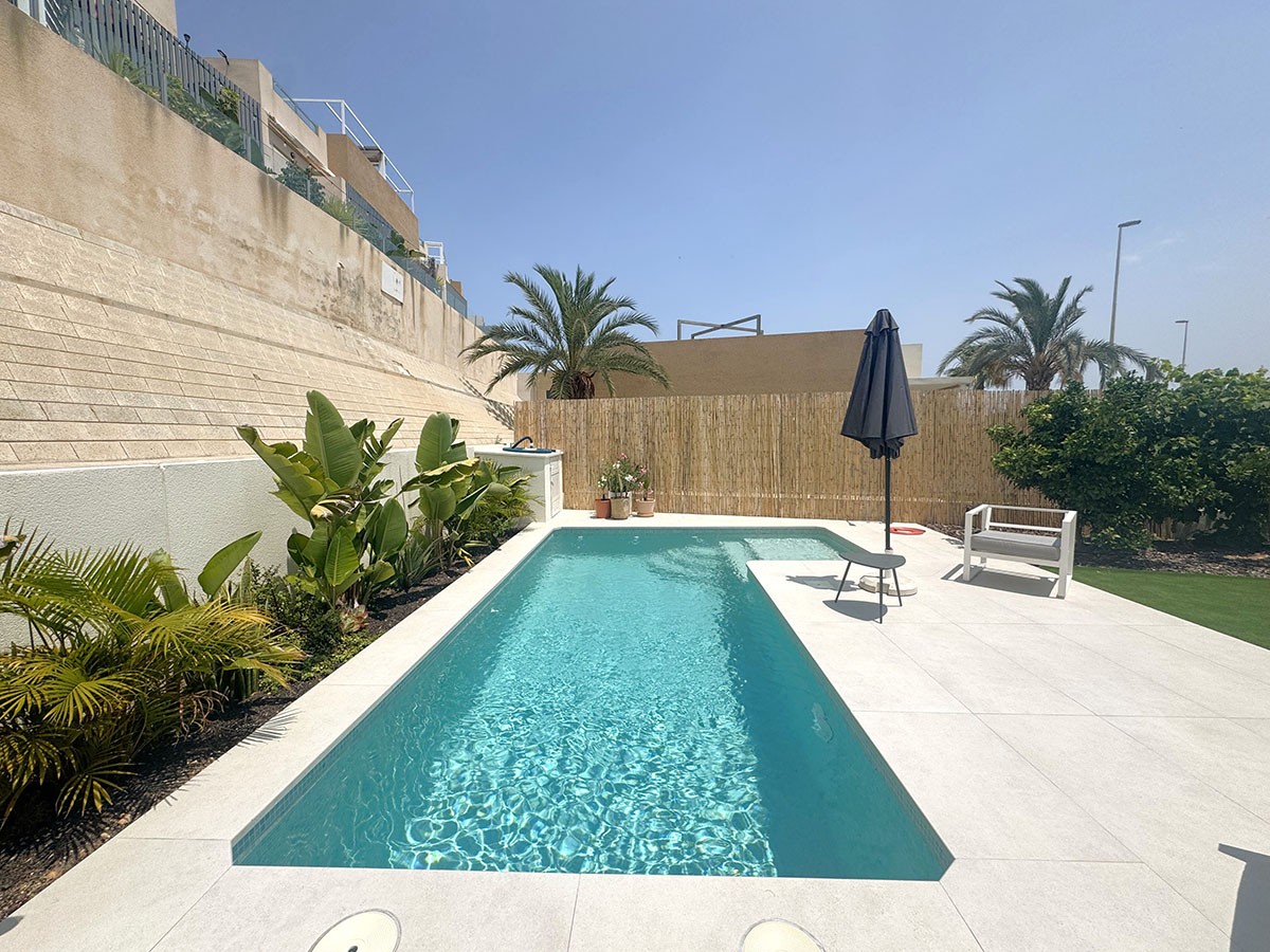 Resale - 3 Bedroom 2 Bathroom Villa in Orihuela Costa - La Zenia - Alicante
