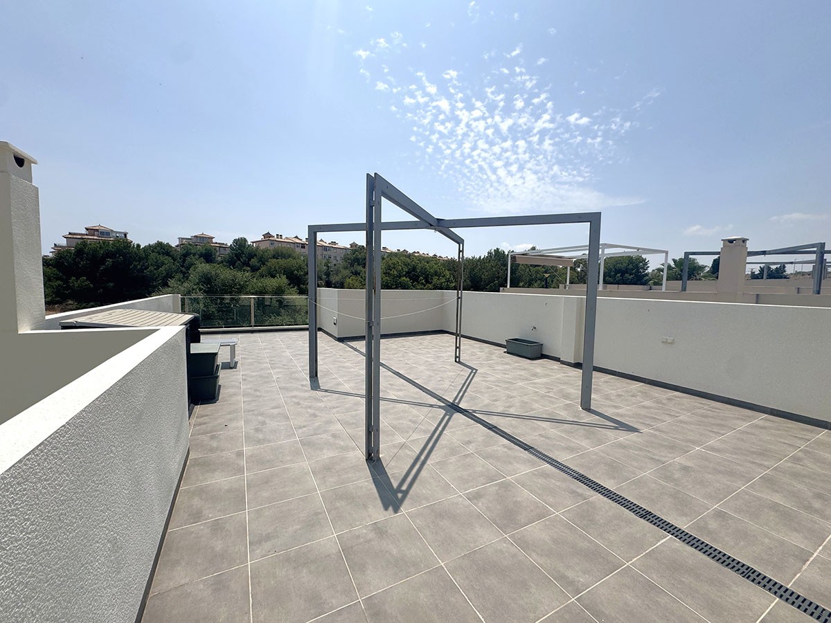 Resale - 3 Bedroom 2 Bathroom Villa in Orihuela Costa - La Zenia - Alicante