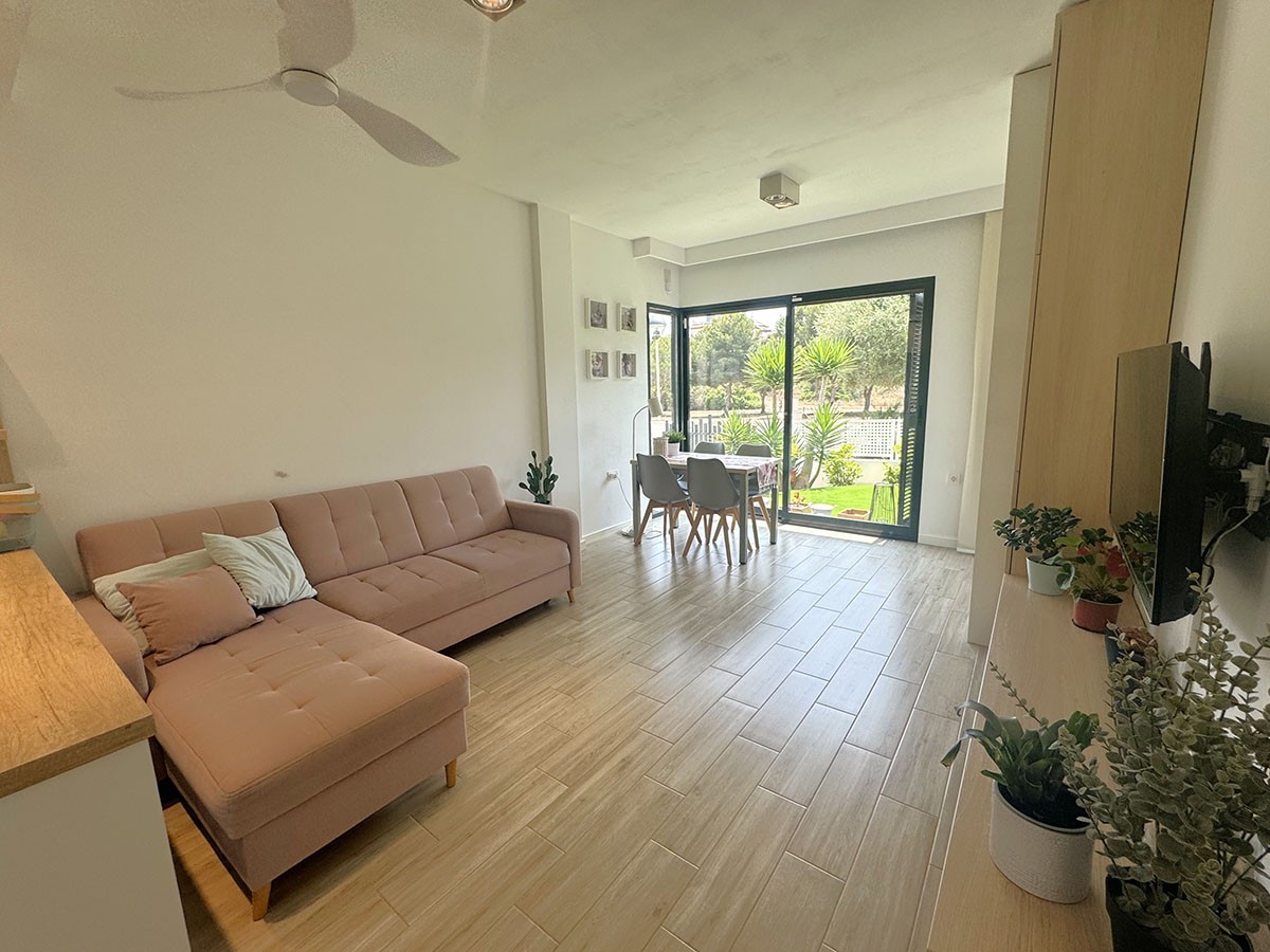 Resale - 3 Bedroom 2 Bathroom Villa in Orihuela Costa - La Zenia - Alicante