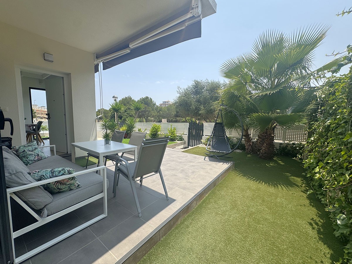 Resale - 3 Bedroom 2 Bathroom Villa in Orihuela Costa - La Zenia - Alicante
