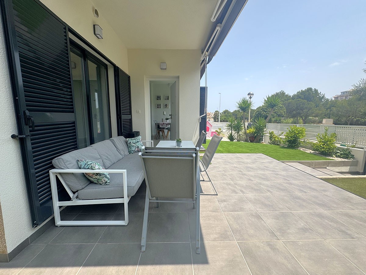 Resale - 3 Bedroom 2 Bathroom Villa in Orihuela Costa - La Zenia - Alicante