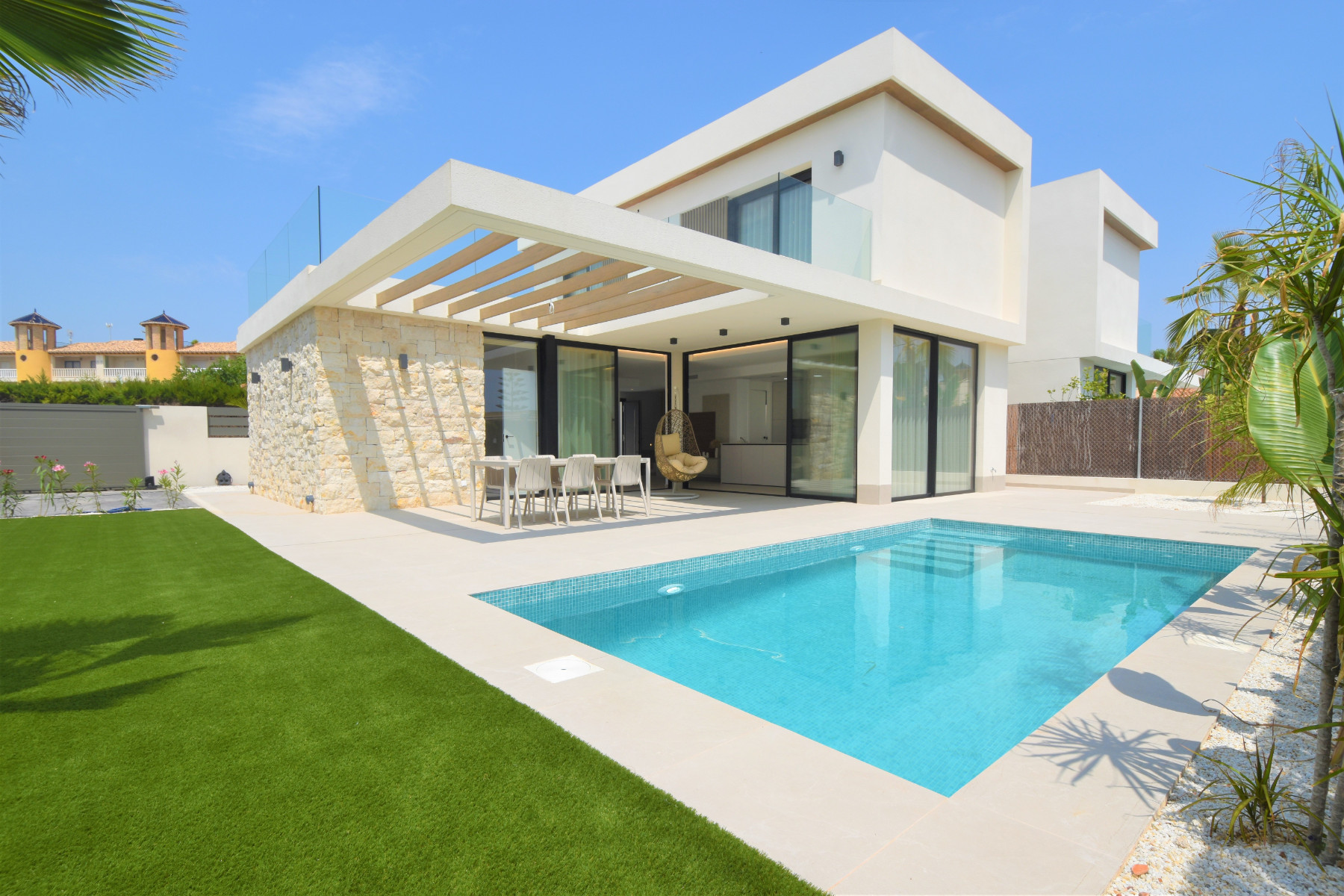 Resale - 3 Bedroom 2 Bathroom Villa in Orihuela Costa - Lomas de Cabo Roig - Alicante