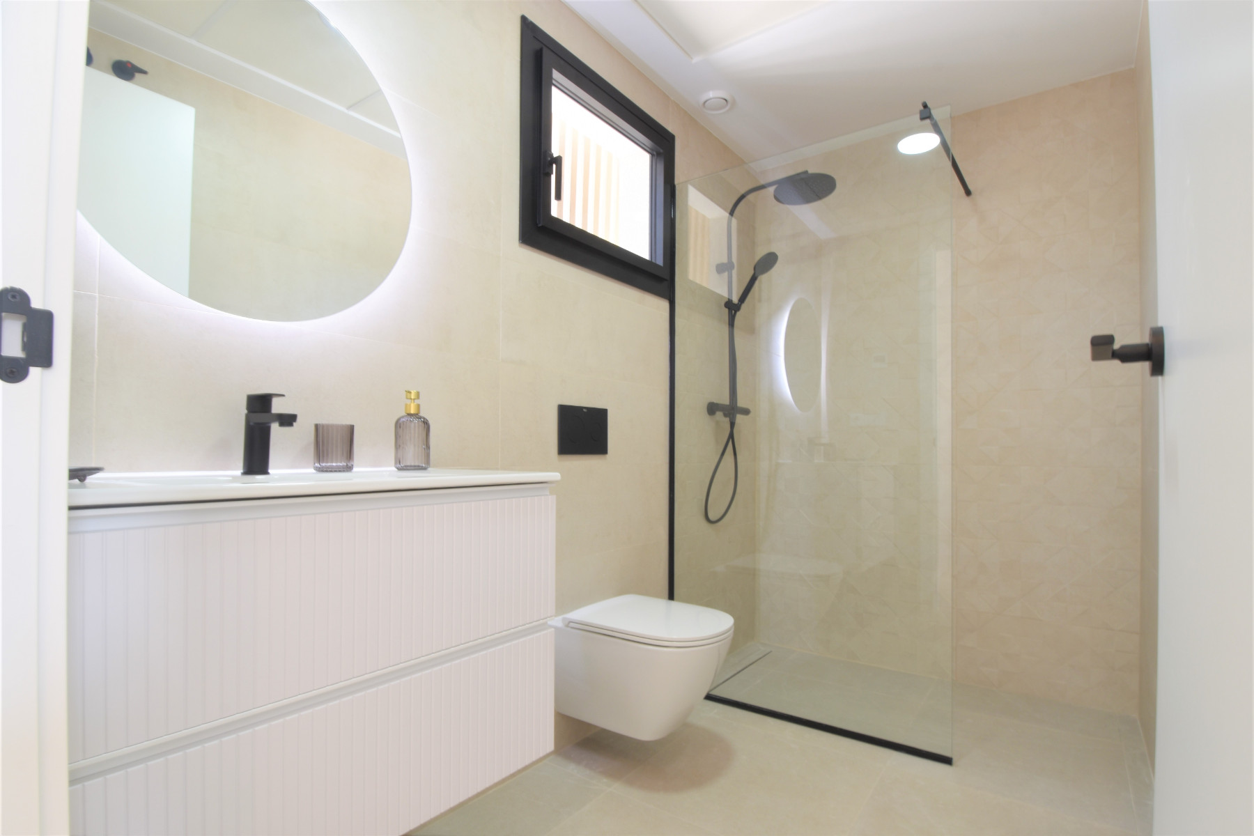 Resale - 3 Bedroom 2 Bathroom Villa in Orihuela Costa - Lomas de Cabo Roig - Alicante