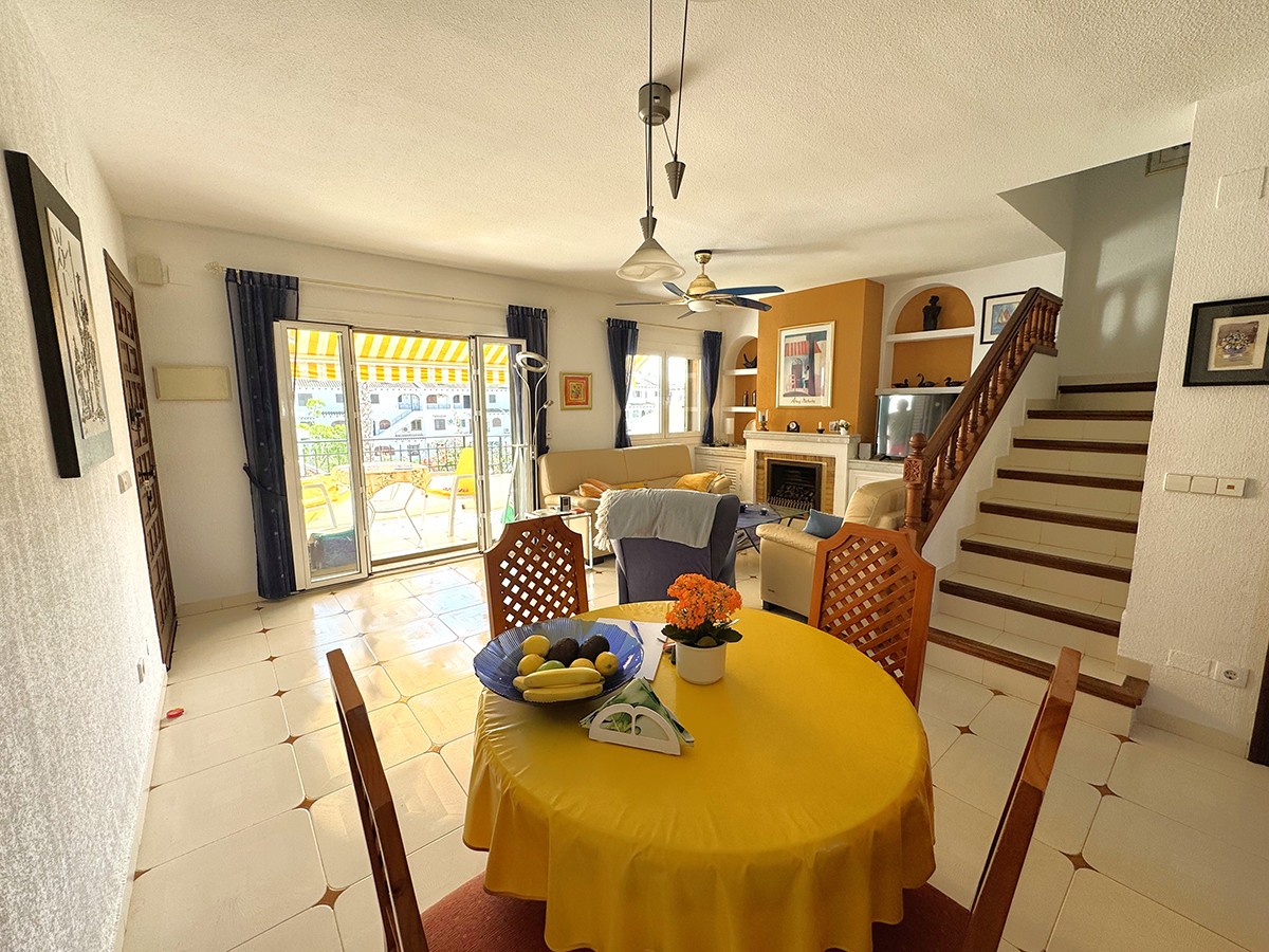 Resale - 3 Bedroom 2 Bathroom Flat / Apartment in Orihuela Costa - Cabo Roig - Alicante