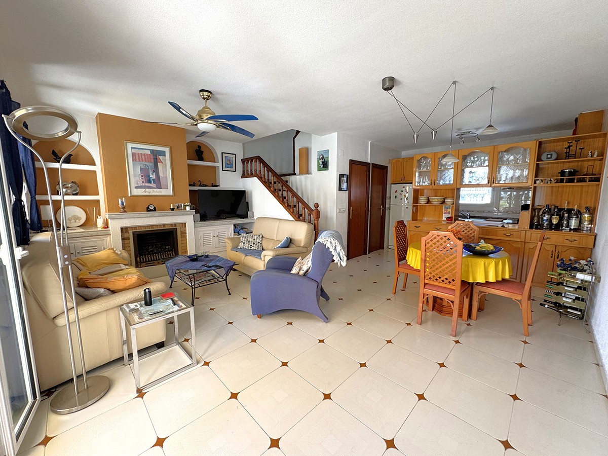 Resale - 3 Bedroom 2 Bathroom Flat / Apartment in Orihuela Costa - Cabo Roig - Alicante