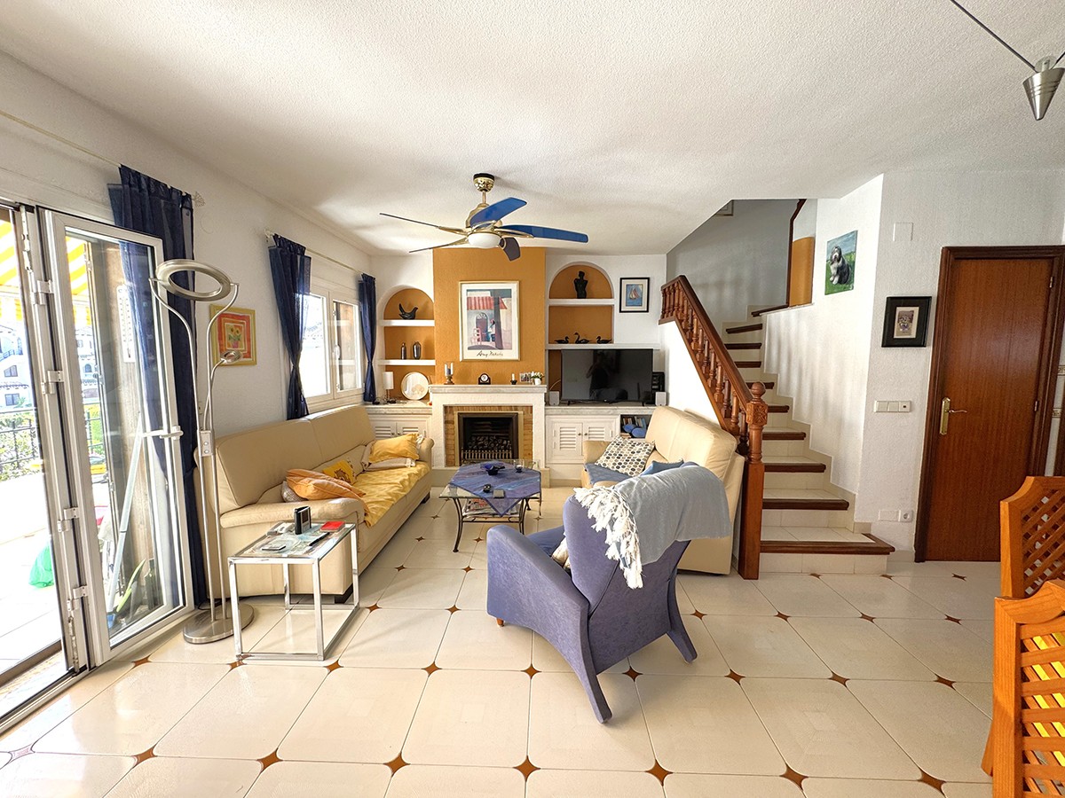 Resale - 3 Bedroom 2 Bathroom Flat / Apartment in Orihuela Costa - Cabo Roig - Alicante