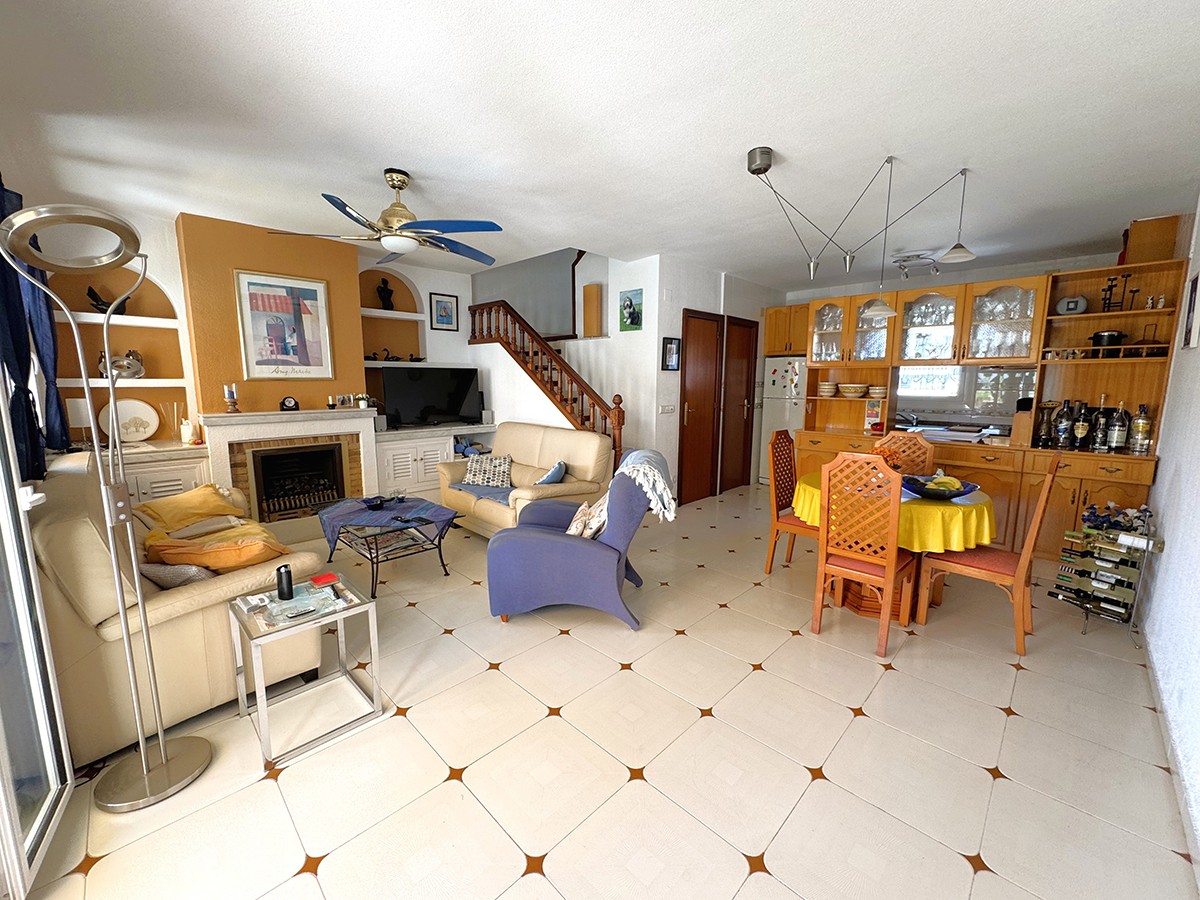 Resale - 3 Bedroom 2 Bathroom Flat / Apartment in Orihuela Costa - Cabo Roig - Alicante