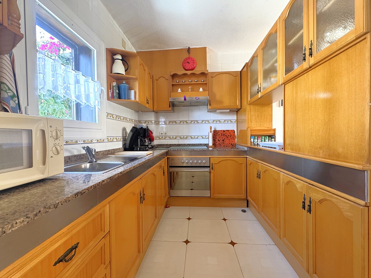 Resale - 3 Bedroom 2 Bathroom Flat / Apartment in Orihuela Costa - Cabo Roig - Alicante