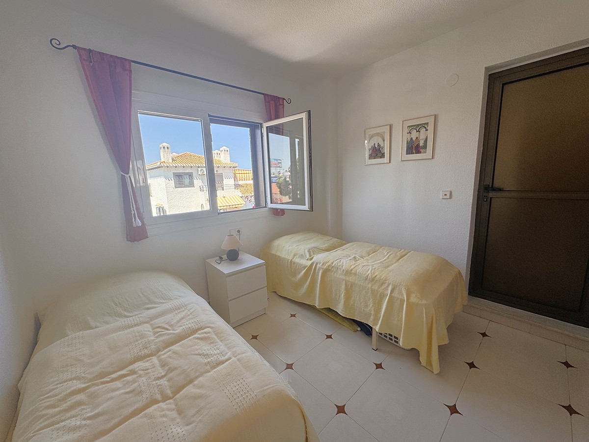 Resale - 3 Bedroom 2 Bathroom Flat / Apartment in Orihuela Costa - Cabo Roig - Alicante